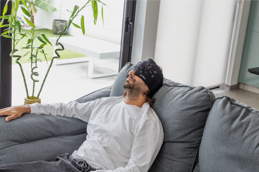 Gorro frío para migraña utilizado para aliviar los síntomas